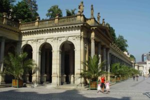 Kolonáda_Míša_holky (1)